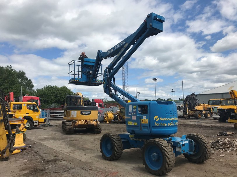 Nationwide Platforms partner with Xwatch for the Loxam range of powered access machines